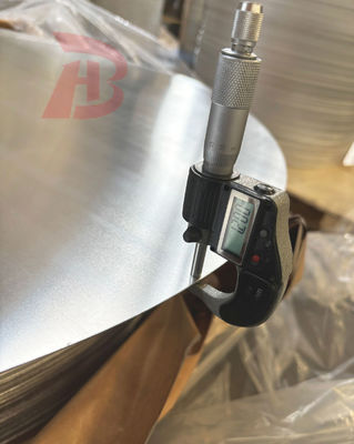 الحجم المخصص الدائرة الألومنيوم 0.3-6mm سمك 100-1000mm قطر CC DC المواد 1050 1060 3003 سبيكة مقاومة الشقوق رسومة عميقة لأدوات الطبخ وتطبع غطاء المصباح
